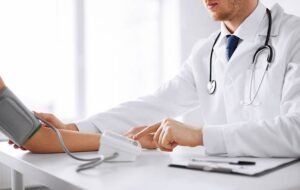 Doctor-Checking-high-blood-pressure-of-patient